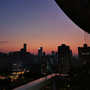 嗯嗯啊啊好舒服快点舔我奶头
